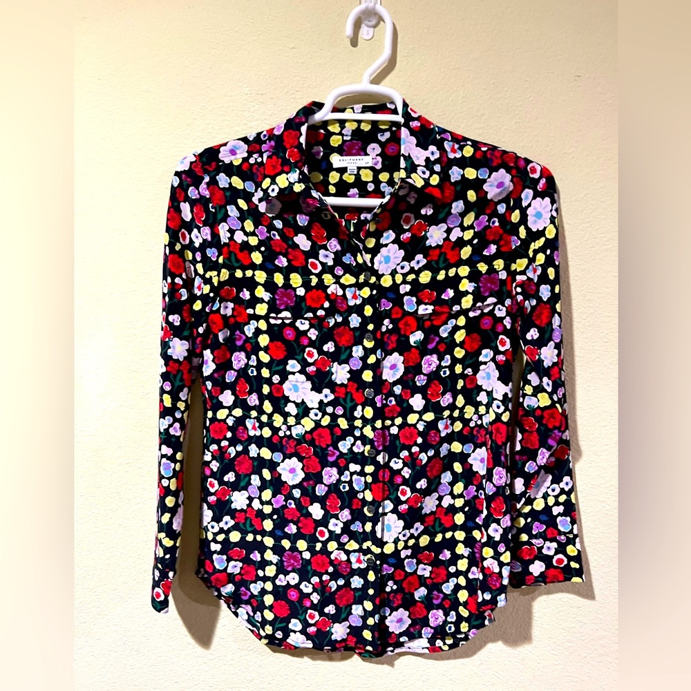Equipment Femme 100% Silk Button Up Blouse Floral Long Sleeve Black Red Sz S e1